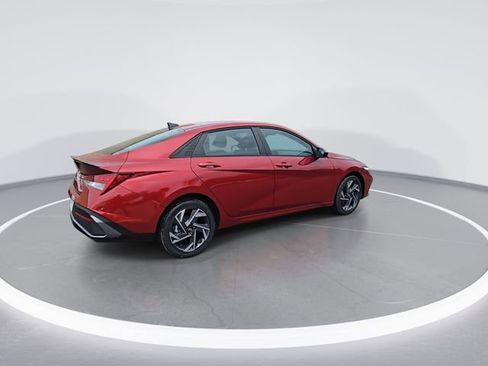 New 2025 Hyundai Elantra SEL image 9