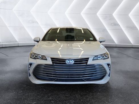 Used 2022 Toyota Avalon XLE FWD image 2