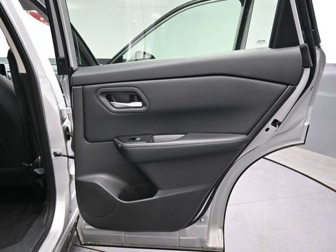 Used 2025 Nissan Rogue SV AWD/4WD image 19