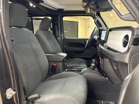 Used 2025 Jeep Wrangler Unlimited Sport AWD/4WD image 33