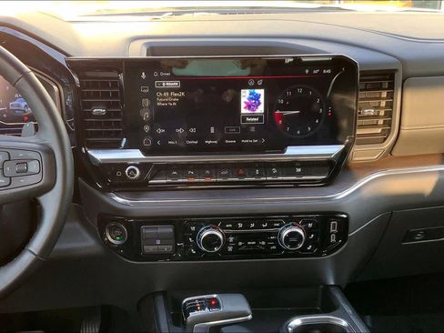 Used 2024 GMC Sierra 1500 SLT image 6