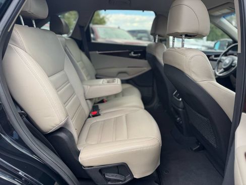 Used 2017 Kia Sorento EX AWD/4WD image 9