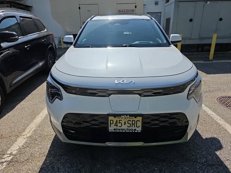 Certified 2023 Kia Niro Wave FWD image 2