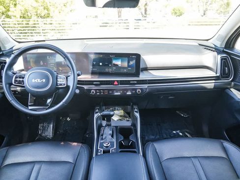 Used 2025 Kia Sorento EX w/ Panoramic Sunroof Package FWD image 12