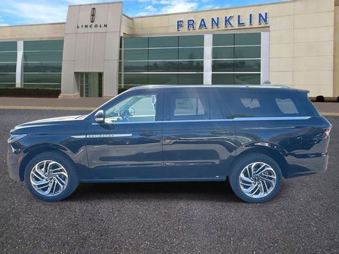 New 2025 Lincoln Navigator L Reserve AWD/4WD image 4