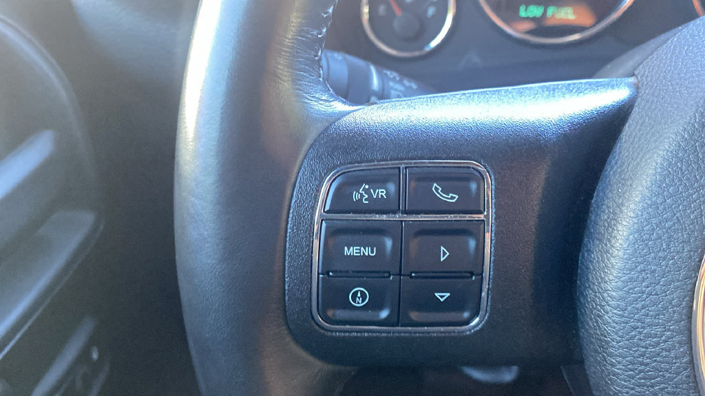 Used 2018 Jeep Wrangler Unlimited Sahara w/ Connectivity Group AWD/4WD image 21