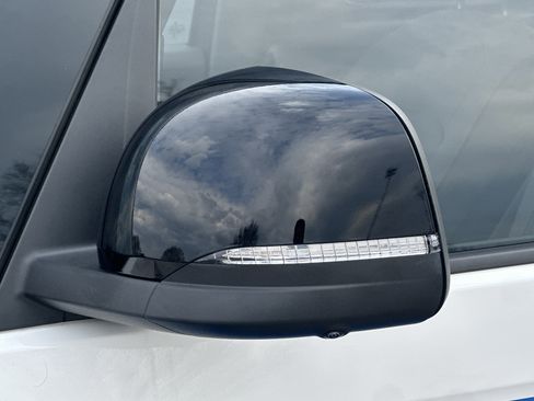 Used 2025 Volkswagen ID. Buzz 1st Edition image 42