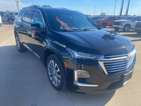 Used 2023 Chevrolet Traverse Premier image 3