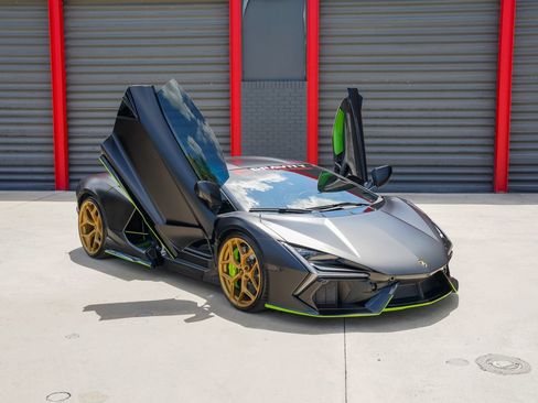 Used 2024 Lamborghini Revuelto AWD/4WD image 40