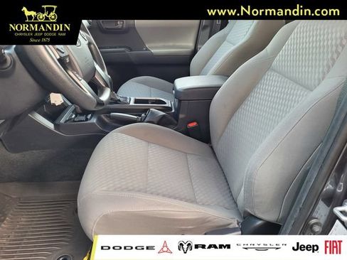 Used 2022 Toyota Tacoma SR w/ SR Convenience Package RWD image 16