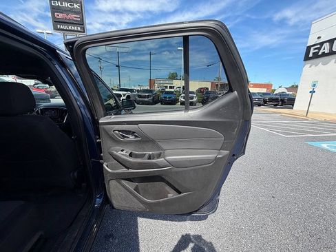 Used 2023 Chevrolet Traverse LT w/ LPO, Floor Liner Package AWD/4WD image 21