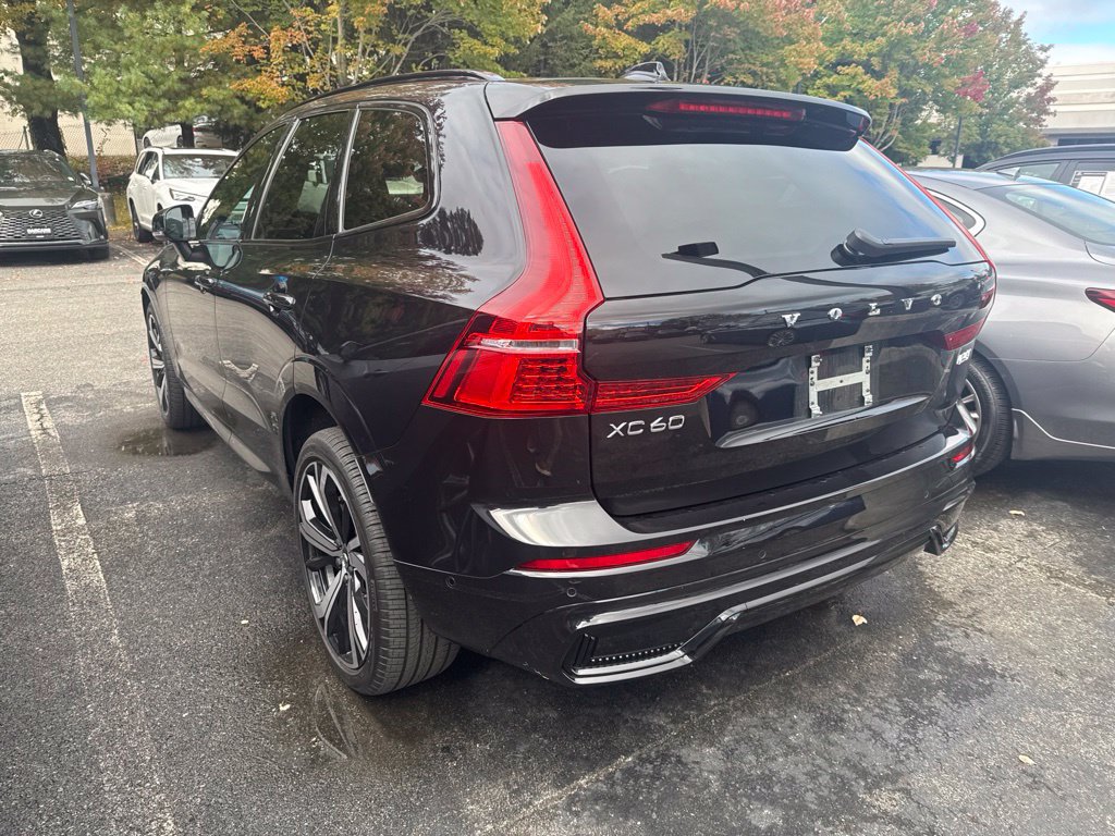 Used 2023 Volvo XC60 B5 Ultimate w/ Climate Package AWD/4WD image 4