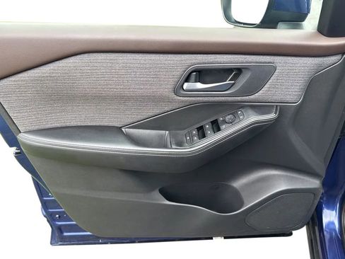 Used 2023 Nissan Rogue SV image 11