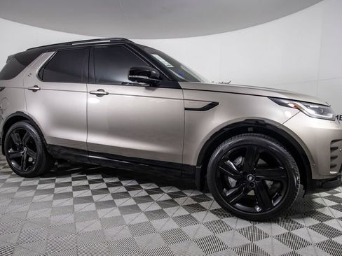 Used 2024 Land Rover Discovery Dynamic SE AWD/4WD image 2