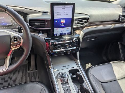 Used 2023 Ford Explorer Limited w/ Limited Technology Package RWD image 22