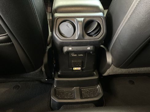 Used 2021 Jeep Wrangler Unlimited Sahara image 21