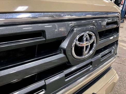 Used 2016 Toyota Tacoma Limited w/ Towing Package image 29