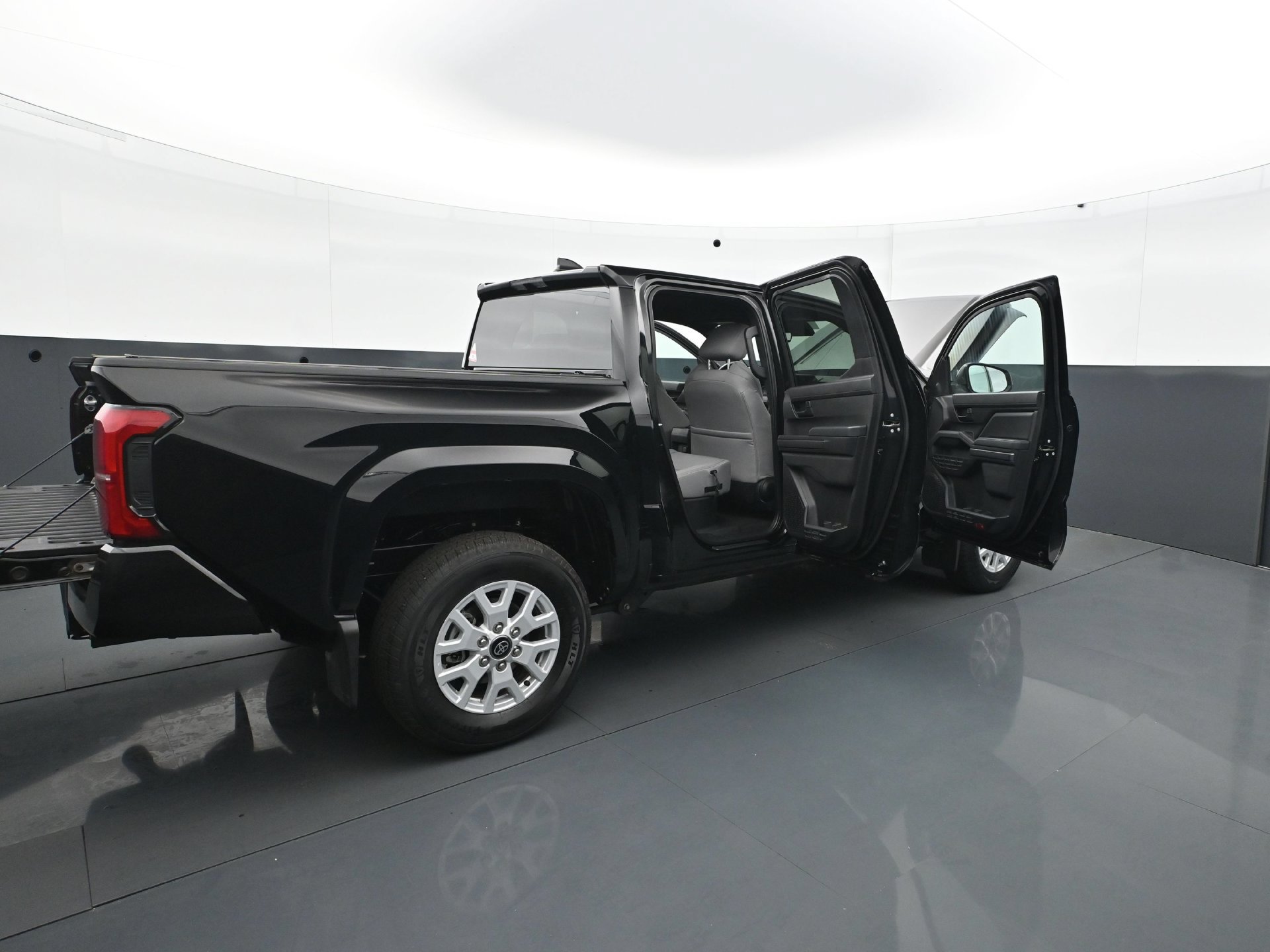 Used 2025 Toyota Tacoma SR5 AWD/4WD image 34