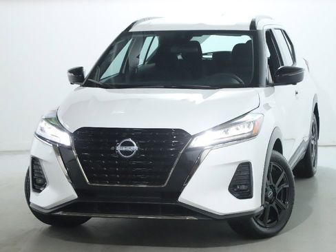 Certified 2024 Nissan Kicks SR image 3
