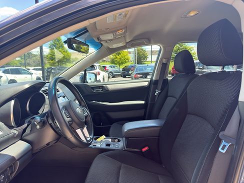 Used 2017 Subaru Outback 2.5i Premium w/ Popular Package #1 AWD/4WD image 9