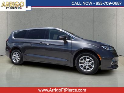 Used 2023 Chrysler Pacifica Touring-L