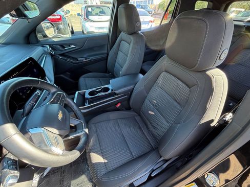 Used 2025 Chevrolet Equinox LT image 36