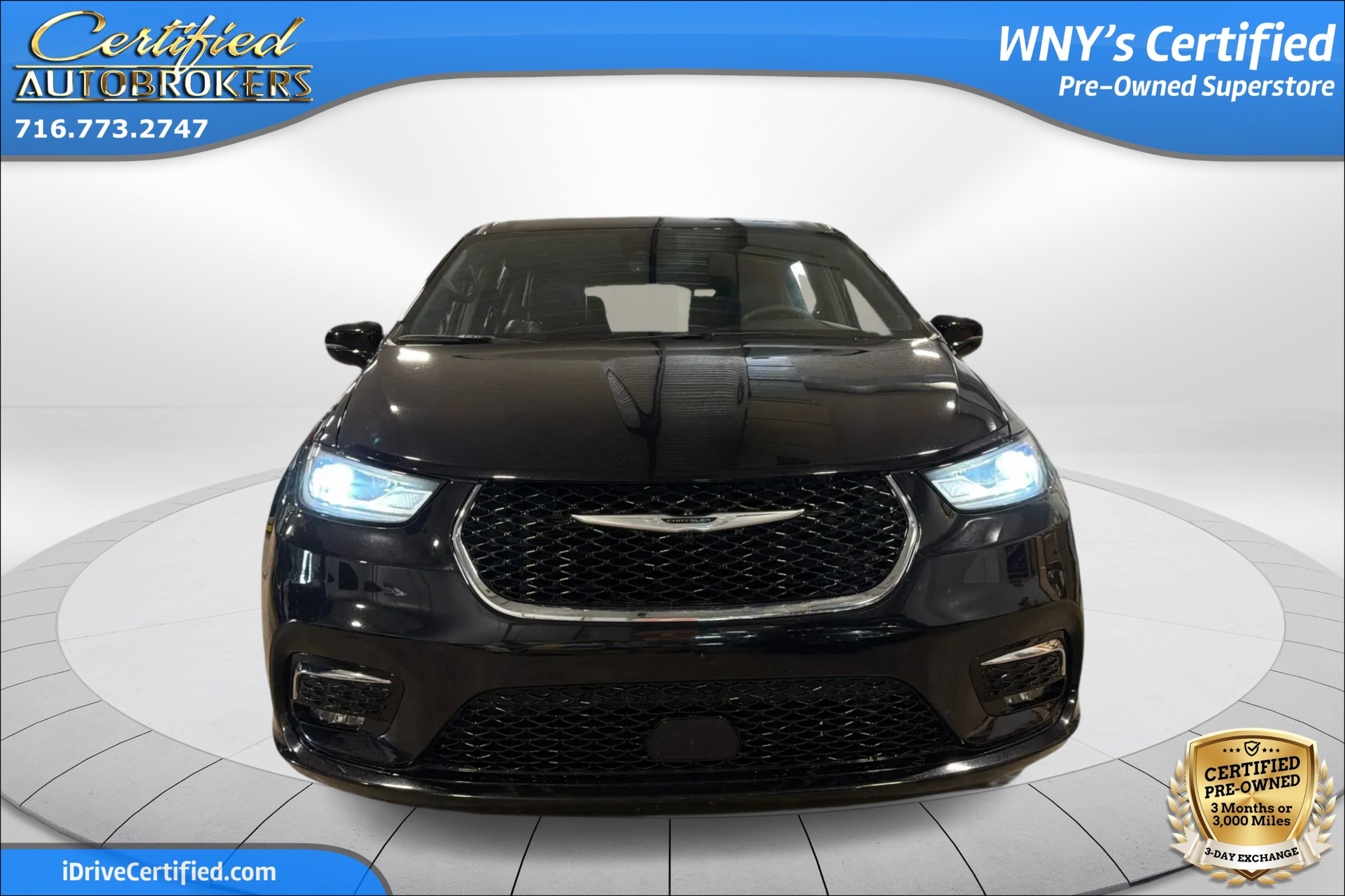 Used 2025 Chrysler Pacifica Select FWD image 2