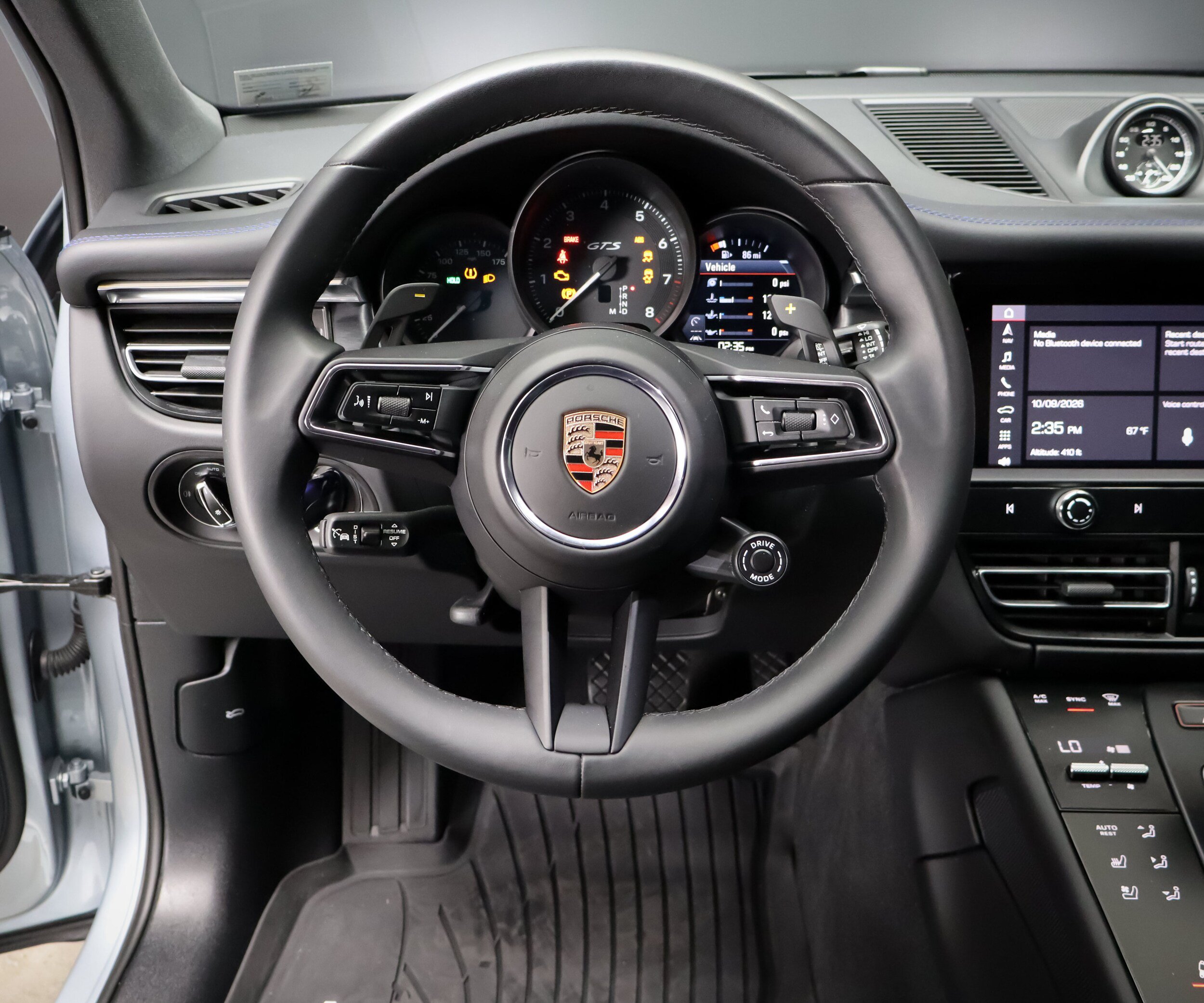 Certified 2025 Porsche Macan GTS AWD/4WD image 24