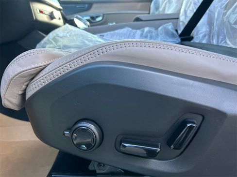 New 2026 Volvo XC90 B6 Ultra image 11