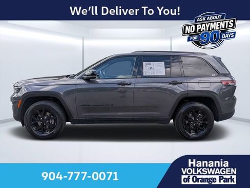 Used 2024 Jeep Grand Cherokee Altitude RWD image 6