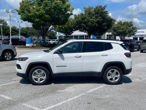 Used 2023 Jeep Compass Latitude AWD/4WD image 8