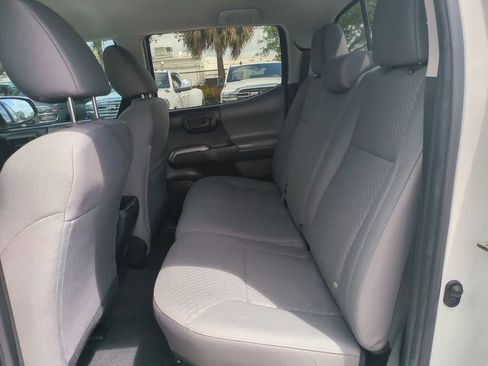 Used 2022 Toyota Tacoma SR5 w/ Technology Package image 15