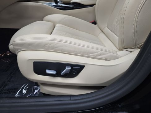 Used 2023 BMW 530i w/ Convenience Package image 29