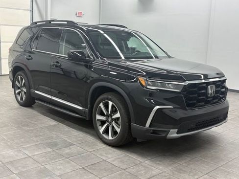 Used 2025 Honda Pilot Elite image 1