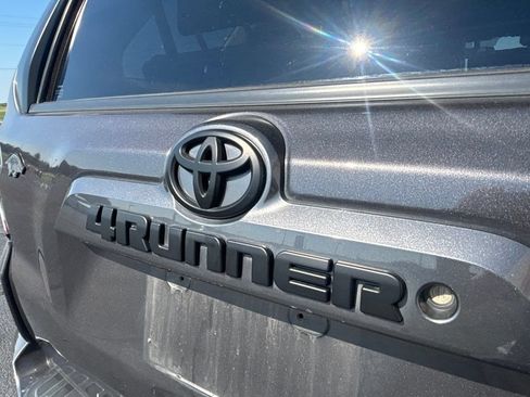 Used 2017 Toyota 4Runner SR5 Premium RWD image 30