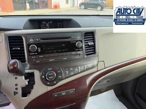 Used 2014 Toyota Sienna XLE FWD image 29