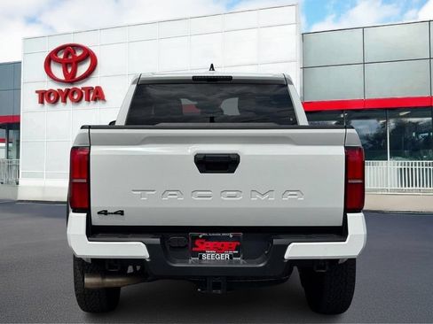 Used 2024 Toyota Tacoma TRD Off-Road AWD/4WD image 6