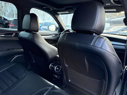 Used 2022 Alfa Romeo Stelvio Veloce image 32
