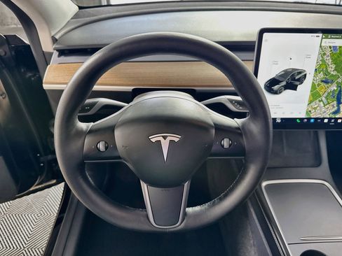 Used 2021 Tesla Model Y Long Range image 14