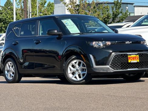 Used 2023 Kia Soul LX w/ LX Technology Package FWD image 2