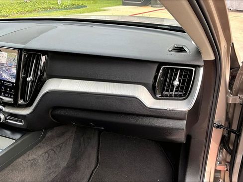 Used 2025 Volvo XC60 B5 Plus AWD/4WD image 21