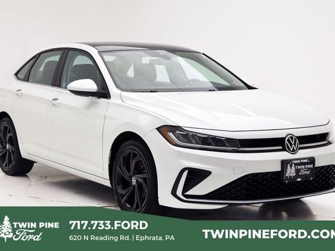 Used 2025 Volkswagen Jetta SE FWD image 1