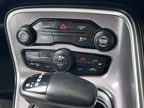 Used 2019 Dodge Challenger SXT image 19