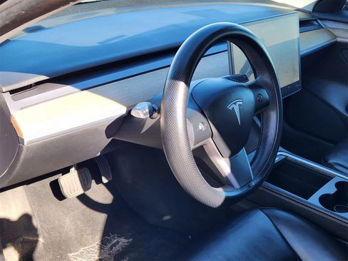 Used 2022 Tesla Model 3 image 2