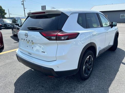 Used 2025 Nissan Rogue SV AWD/4WD image 3