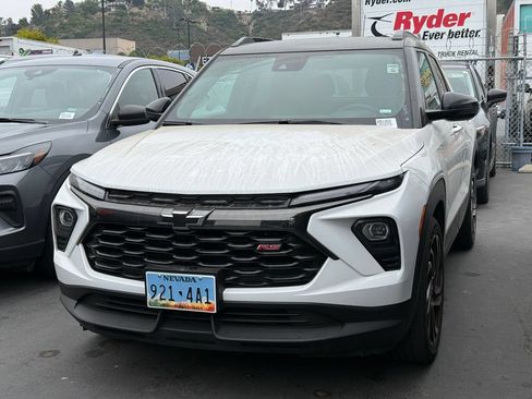 Used 2024 Chevrolet TrailBlazer RS FWD image 2