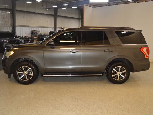 Used 2020 Ford Expedition XLT w/ Equipment Group 202A AWD/4WD image 6