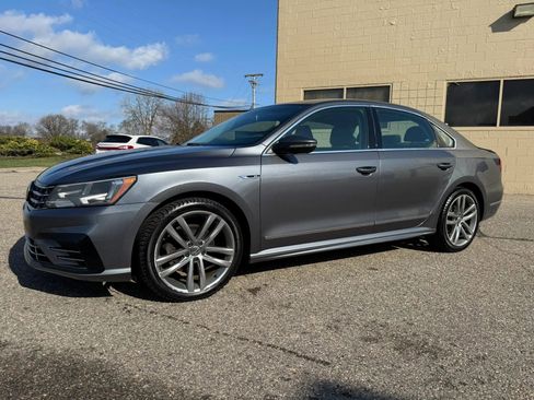 Used 2017 Volkswagen Passat 1.8T R-Line FWD image 4