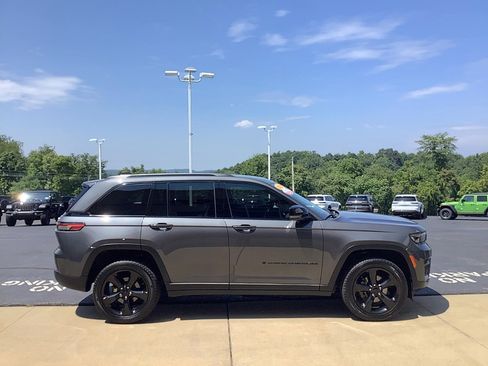 Certified 2023 Jeep Grand Cherokee Altitude image 4