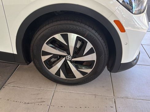 Certified 2024 Volkswagen ID.4 2WD image 10